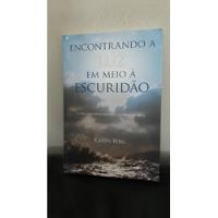 Livro Encontrando A Luz Em Meio À Escuridão : Lições Inspiradoras Baseadas Na Bíblia E No Zohar ( Karen Berg ). comprar usado  Brasil 
