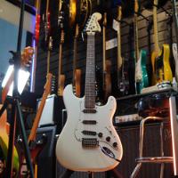 Guitarra Squier Stratocaster Deluxe Hot Raills Olympic White comprar usado  Brasil 