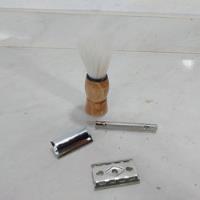 01 Barbeador Metal Lâmina + Pincel Tradicional Disponivel  comprar usado  Brasil 