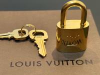 Cadeado Louis Vuitton Original Com 2 Chaves Na Caixa comprar usado  Brasil 